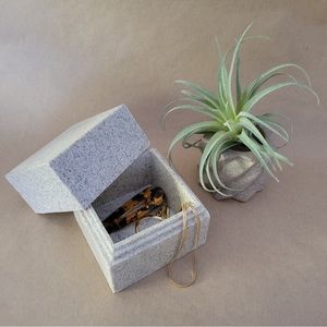 ⭐️ FREE with 30$ or More Bundle ~ Faux stone trinket jewelry box